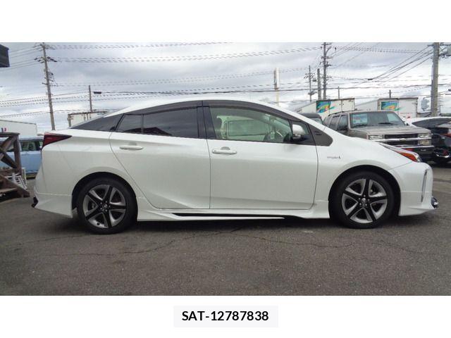 Toyota PRIUS 2019-10 7021271-14