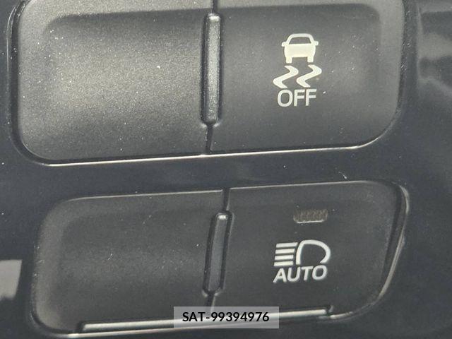 Toyota PRIUS 2019-05 7021270-26