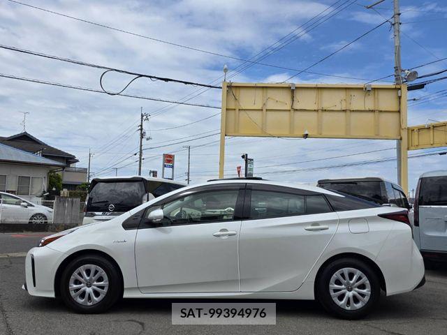 Toyota PRIUS 2019-05 7021270-3