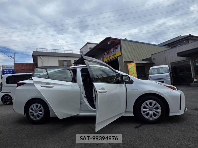Toyota PRIUS 2019-05 7021270-4