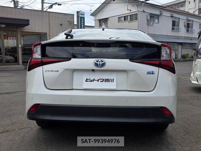 Toyota PRIUS 2019-05 7021270-7