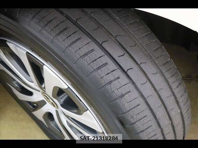 Toyota PRIUS 2019-08 7021263-24