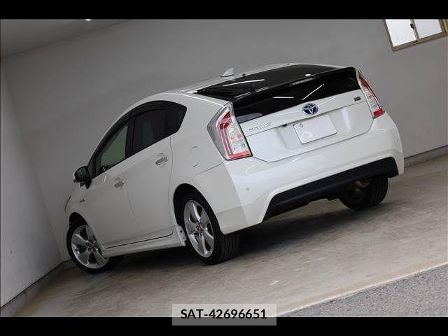 Toyota PRIUS 2012-11 7021281-10