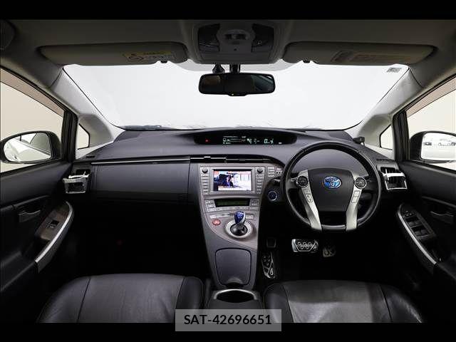 Toyota PRIUS 2012-11 7021281-2