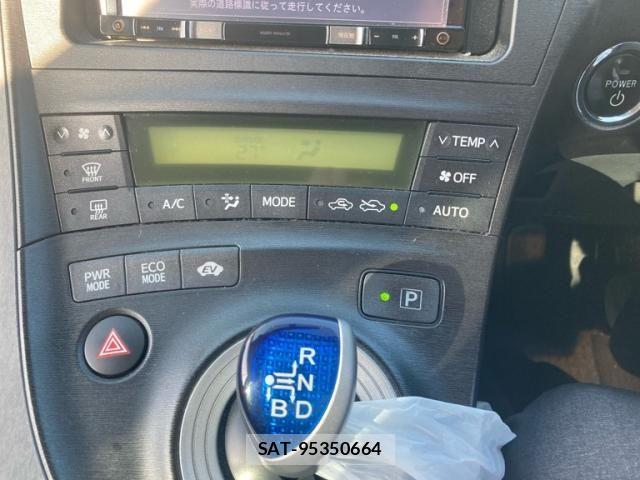 Toyota PRIUS 2011-06 7021299-12