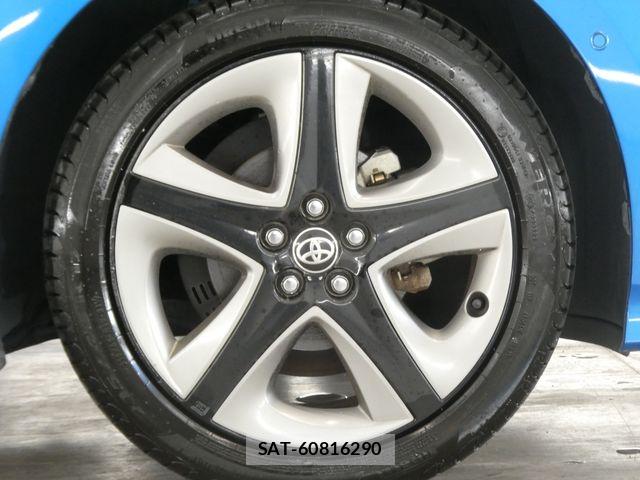 Toyota PRIUS 2019-10 7021266-11