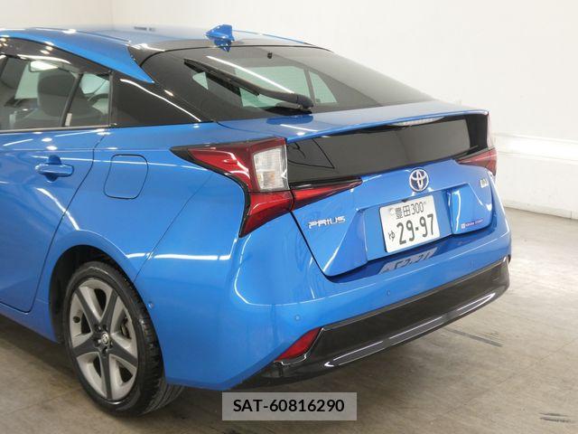 Toyota PRIUS 2019-10 7021266-12