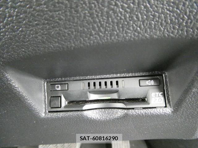 Toyota PRIUS 2019-10 7021266-28