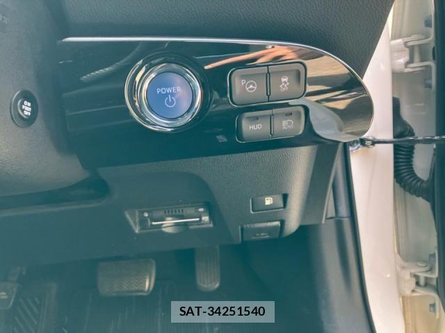 Toyota PRIUS 2018-08 7021282-11