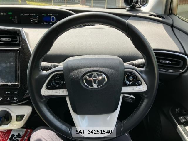 Toyota PRIUS 2018-08 7021282-12