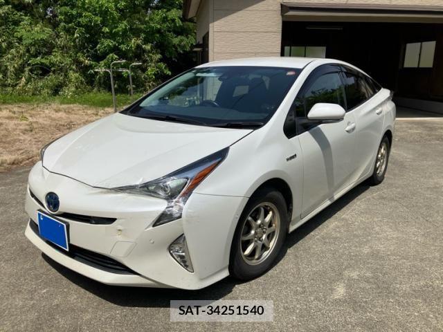 Toyota PRIUS 2018-08 7021282-1