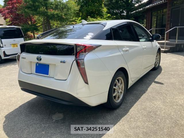 Toyota PRIUS 2018-08 7021282-4