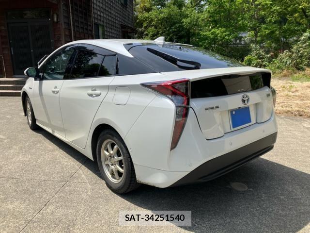 Toyota PRIUS 2018-08 7021282-5