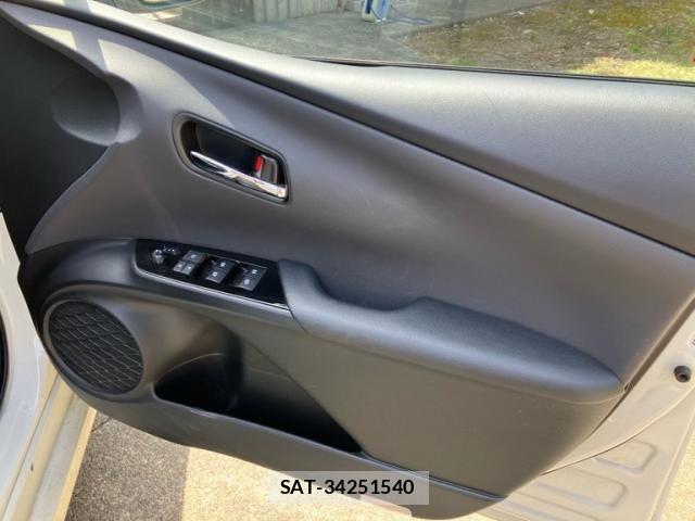 Toyota PRIUS 2018-08 7021282-8