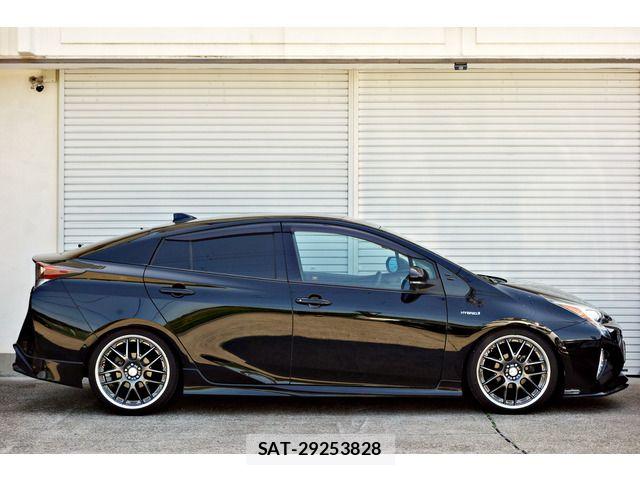 Toyota PRIUS 2018-01 7021273-12