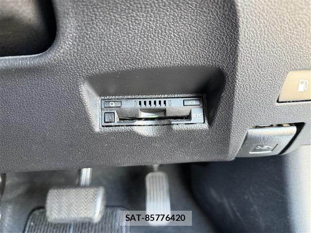 Toyota PRIUS 2019-04 7060261-9