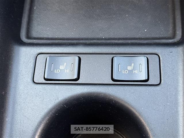 Toyota PRIUS 2019-04 7060261-16