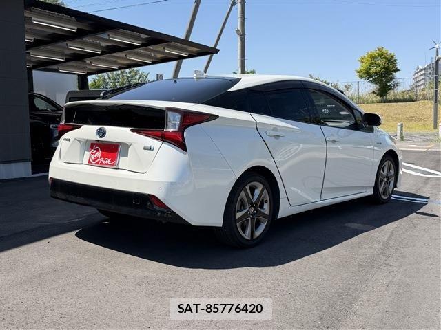 Toyota PRIUS 2019-04 7060261-2