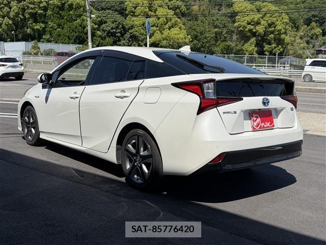 Toyota PRIUS 2019-04 7060261-3