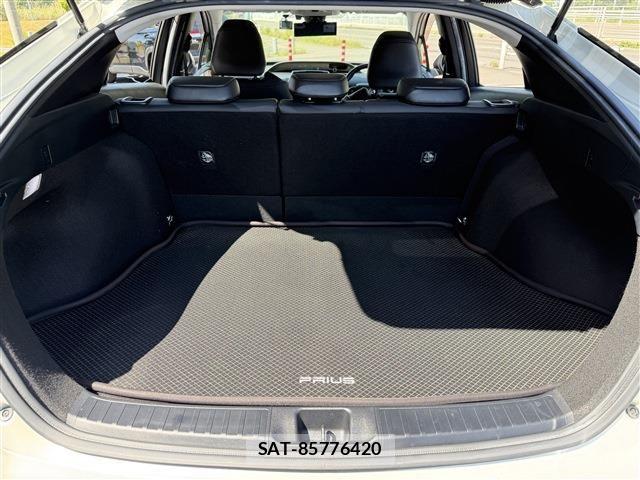 Toyota PRIUS 2019-04 7060261-7