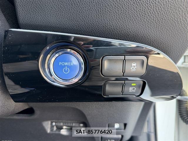 Toyota PRIUS 2019-04 7060261-8