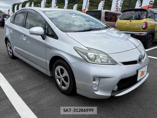 Toyota PRIUS 2013-09 7060286-9