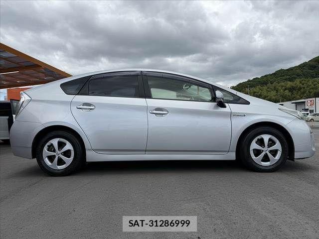 Toyota PRIUS 2013-09 7060286-11