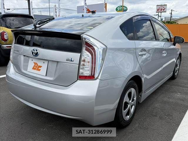 Toyota PRIUS 2013-09 7060286-12