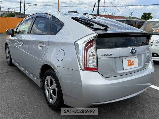 Toyota PRIUS 2013-09 7060286-14