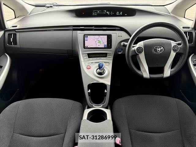 Toyota PRIUS 2013-09 7060286-1