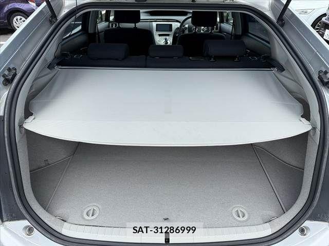 Toyota PRIUS 2013-09 7060286-19