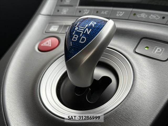 Toyota PRIUS 2013-09 7060286-29