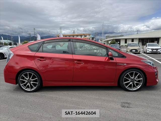 Toyota PRIUS 2013-09 7060276-10