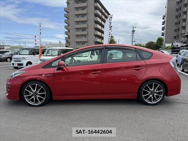 Toyota PRIUS 2013-09 7060276-11