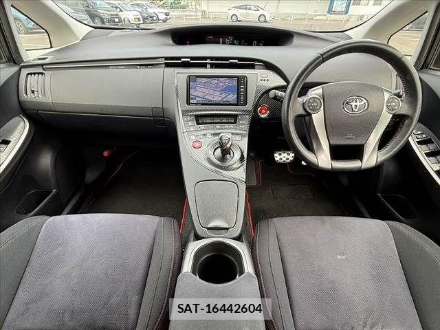 Toyota PRIUS 2013-09 7060276-1