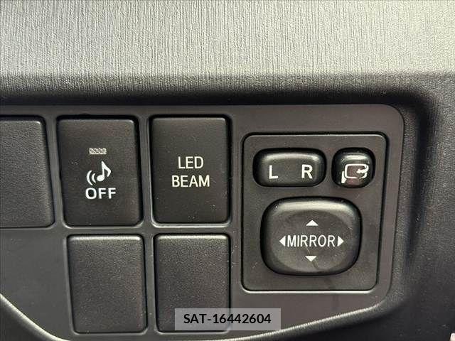 Toyota PRIUS 2013-09 7060276-26