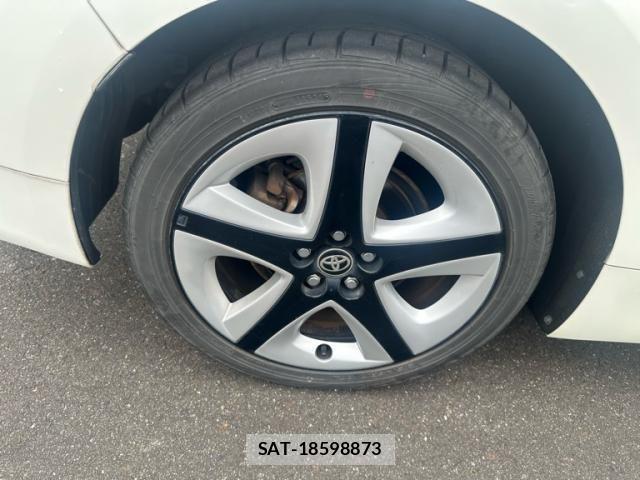 Toyota PRIUS 2016-01 7060272-9