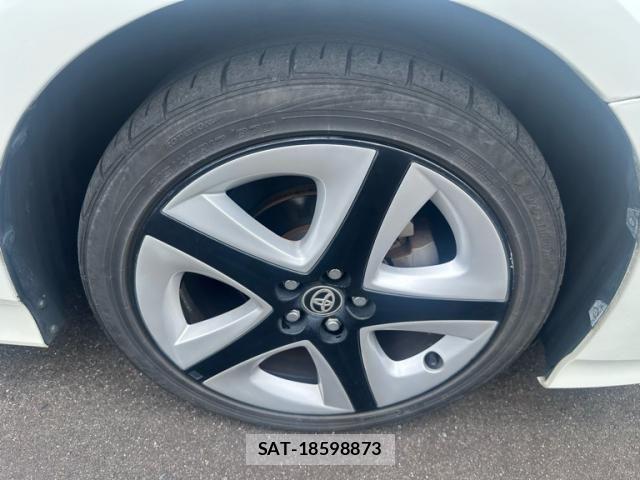 Toyota PRIUS 2016-01 7060272-10