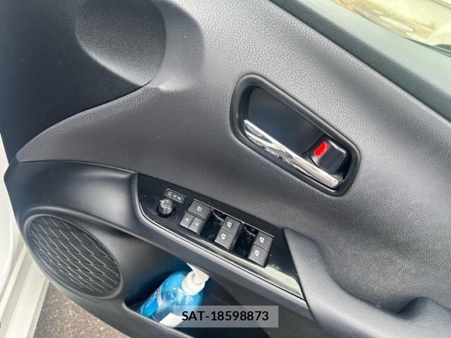 Toyota PRIUS 2016-01 7060272-14