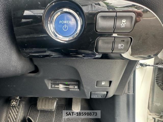 Toyota PRIUS 2016-01 7060272-15