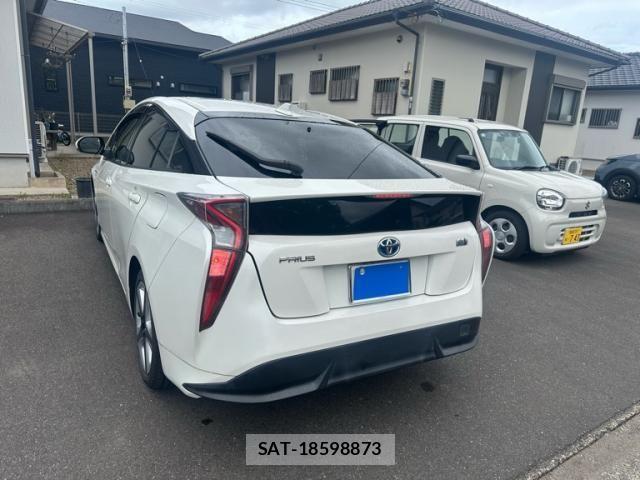 Toyota PRIUS 2016-01 7060272-2
