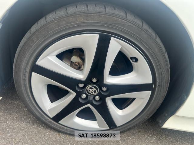 Toyota PRIUS 2016-01 7060272-7