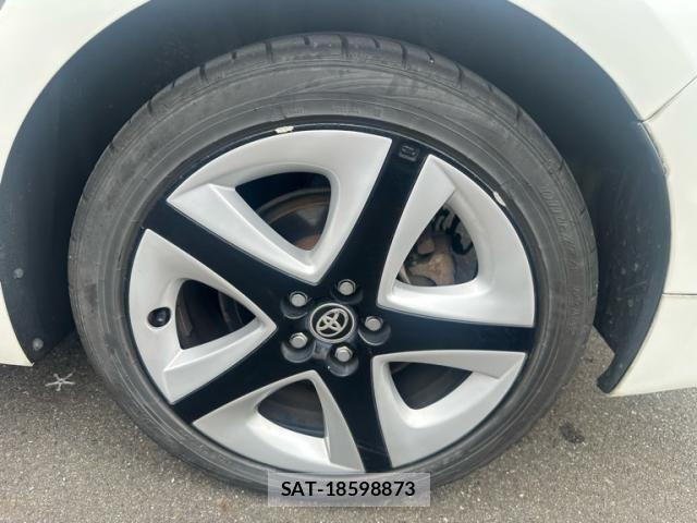 Toyota PRIUS 2016-01 7060272-8