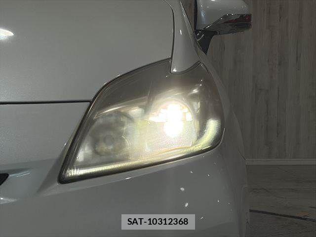 Toyota PRIUS 2013-05 7060281-9