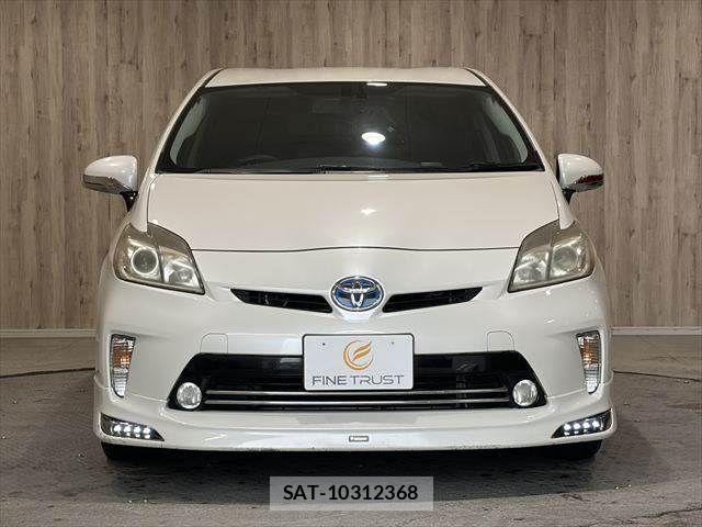 Toyota PRIUS 2013-05 7060281-13