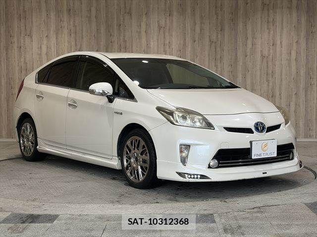 Toyota PRIUS 2013-05 7060281-14