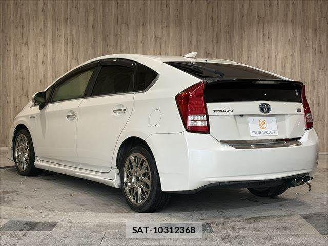 Toyota PRIUS 2013-05 7060281-18