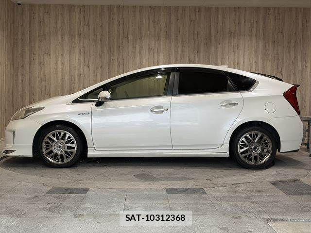 Toyota PRIUS 2013-05 7060281-19