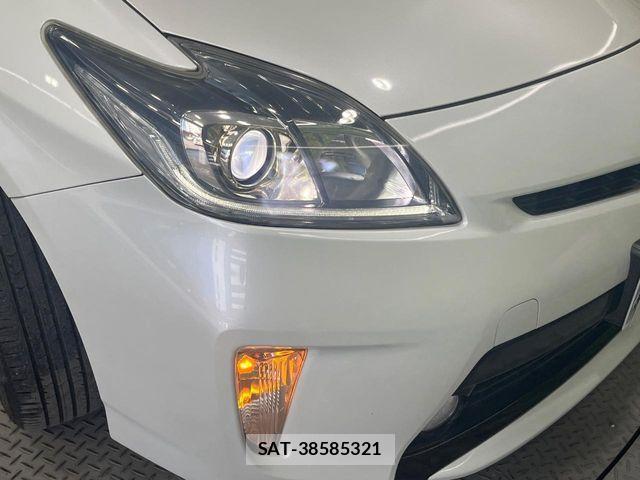 Toyota PRIUS 2015-01 7060275-11