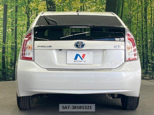 Toyota PRIUS 2015-01 7060275-14